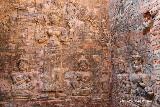 Another view of Lakshmi and his worshipers, Prasat Kravan, Angkor, Cambodia