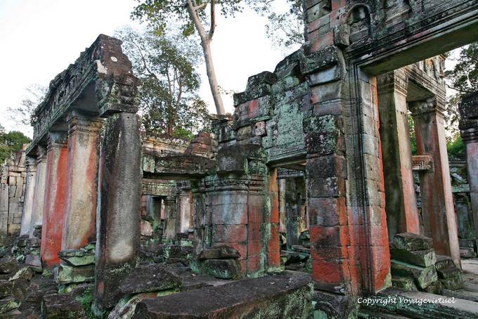 Colors on the ruins of the monastery temple, Preah Khan, Angkor, Cambodia
