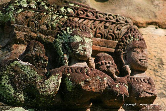 Focus on small female busts, Thommanon, Angkor, Cambodia