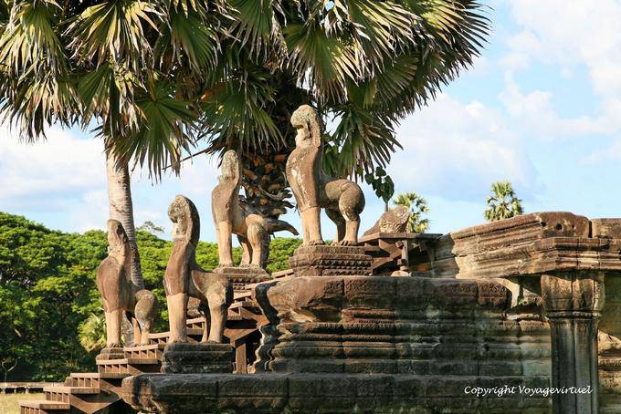 Stylized lions, south side stairs, Angkor Wat, Angkor, Cambodia