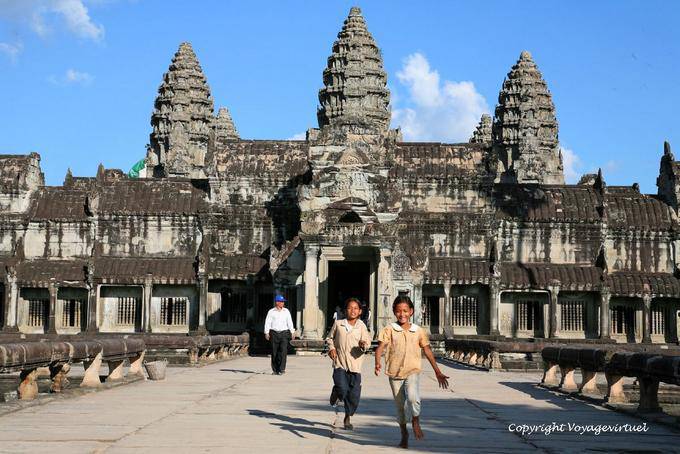 Children running on the road, second enclosure, Angkor Wat, Angkor, Cambodia