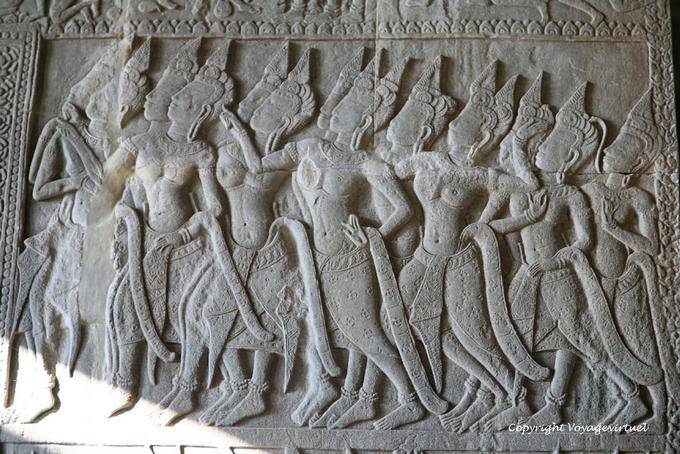 Parade of apsaras with ankle bells, bas-relief, Angkor Wat, Angkor, Cambodia