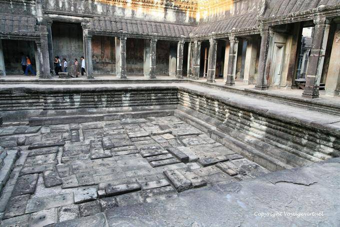 Cloister basins in the center of the temple, Angkor Wat, Angkor, Cambodia