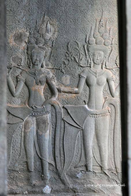 Apsaras torque in low relief, Angkor Wat, Angkor, Cambodia