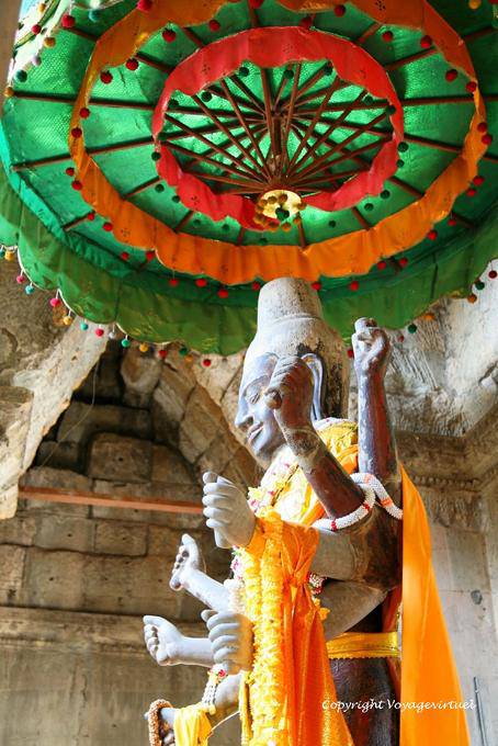 Statue of Shiva, god 8 arm under umbrella, Angkor Wat, Angkor, Cambodia