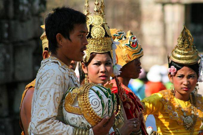 Tourist entertainment Costumes Bayon Angkor Thom, Angkor, Cambodia