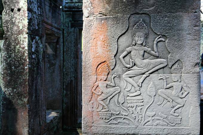 Dancers with lotus Bayon Angkor Thom, Angkor, Cambodia