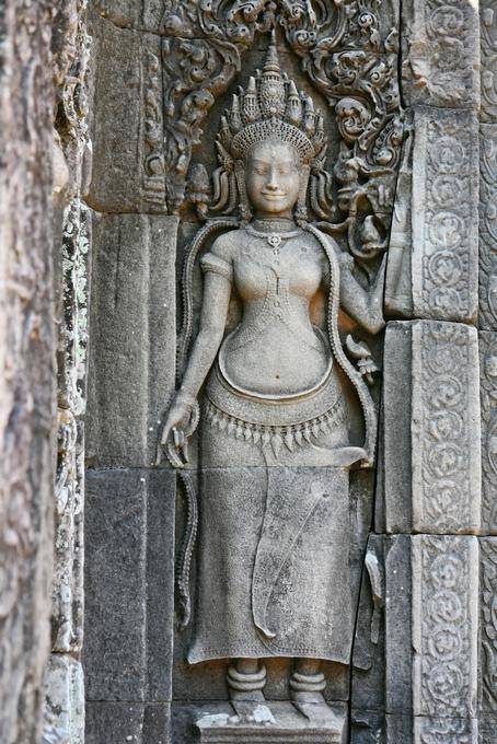 Devatas carved on a pillar of the eastern gopura Bayon Angkor Thom, Angkor, Cambodia
