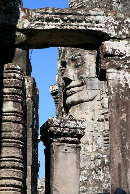 Smile mineral between columns and lintel, Bayon, Angkor Thom, Angkor, Cambodia