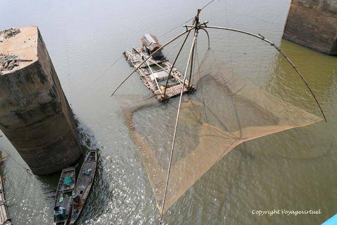 Descent of plaice in the waters of the Mekong River, Phumi Chhlong - Cambodia