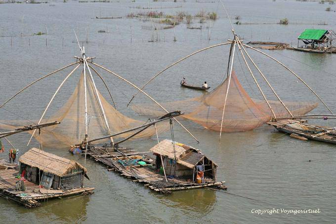 Fishing rafts rocker net Phumi Chhlong - Cambodia