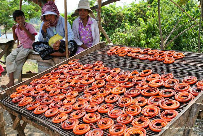 Stall fried snake or eel, Kampong Cham - Cambodia