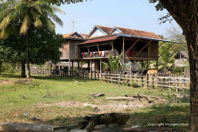 Large house on stilts to Snuol, National Highway 7 - Cambodia