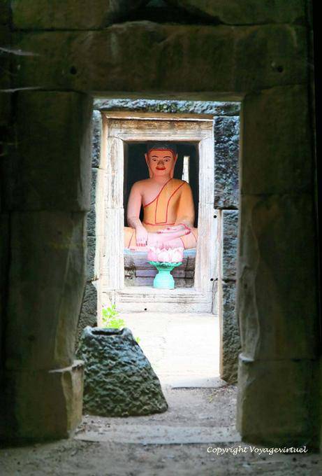 Modern Buddha in the pre-Angkorian temple of Wat Nokor, Kampong Cham - Cambodia