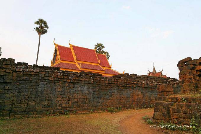 Laterite enclosure and complex roof, Wat Nokor, Kampong Cham - Cambodia