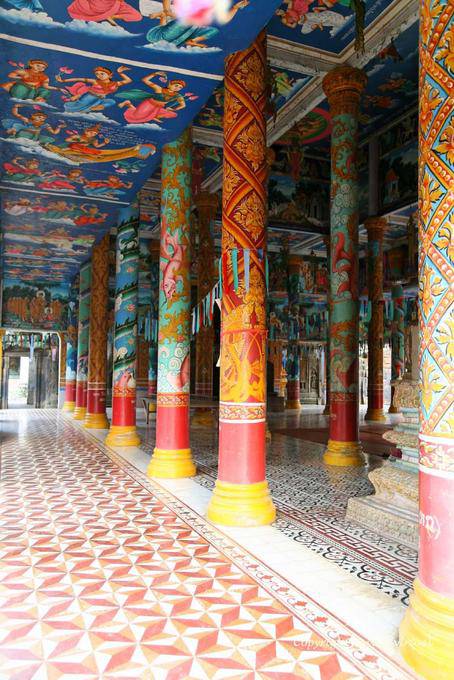 Paintings kitsch colors inside the pagoda, Wat Nokor, Kampong Cham - Cambodia