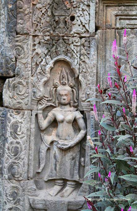 Sculpture on the wall of a gallery, Temple Nokor Bachey, Kampong Cham - Cambodia