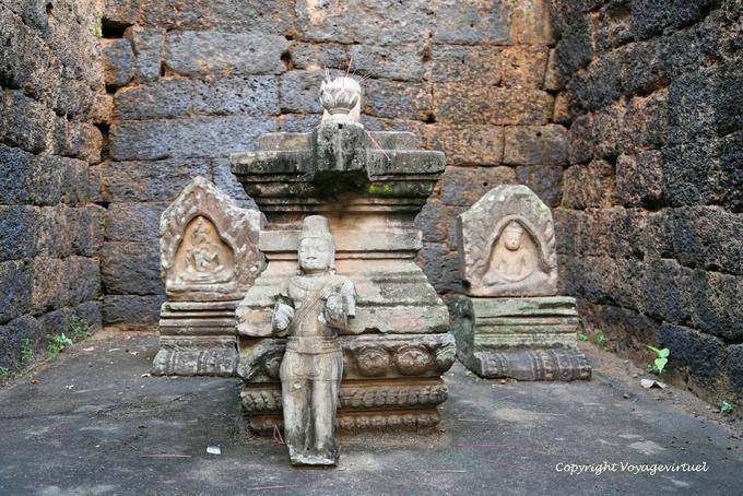 Statue of Decho Din Dam and stone altar Bachey Nokor Temple, Kampong Cham - Cambodia