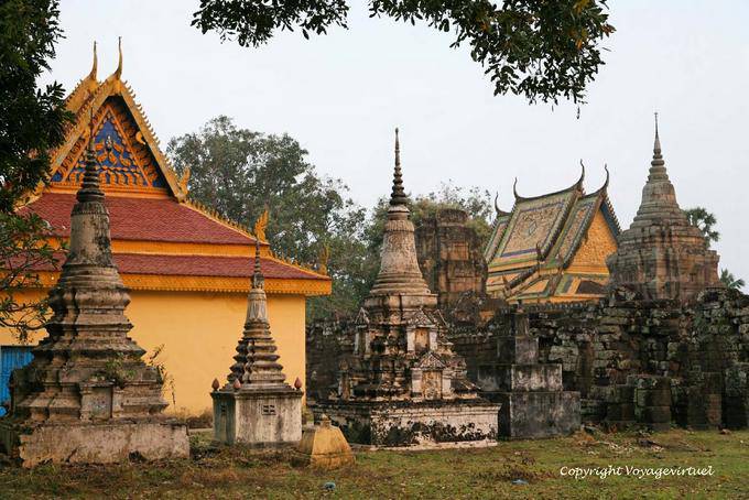 Small stupas Bachey Nokor Temple, Kampong Cham - Cambodia