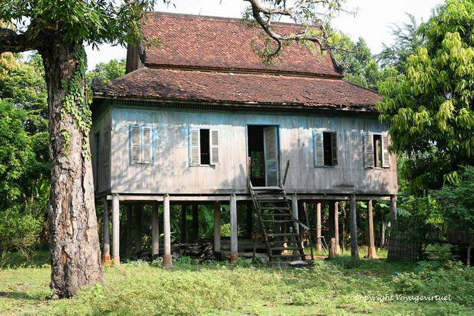 Traditional house on stilts to Kracheh (Kratie) - Cambodia