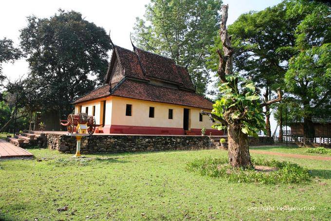 Pagoda restored in 2002 by the Germans, Wat Roka Kandal Kracheh (Kratie) - Cambodia