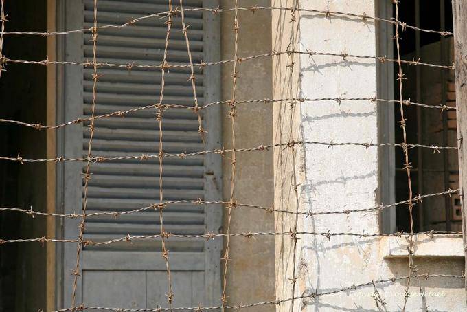 Barbed wire at the Museum of Genocide Khmer, Phnom Penh - Cambodia
