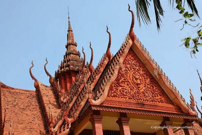 The carved roofs of the National Museum, Phnom Penh - Cambodia