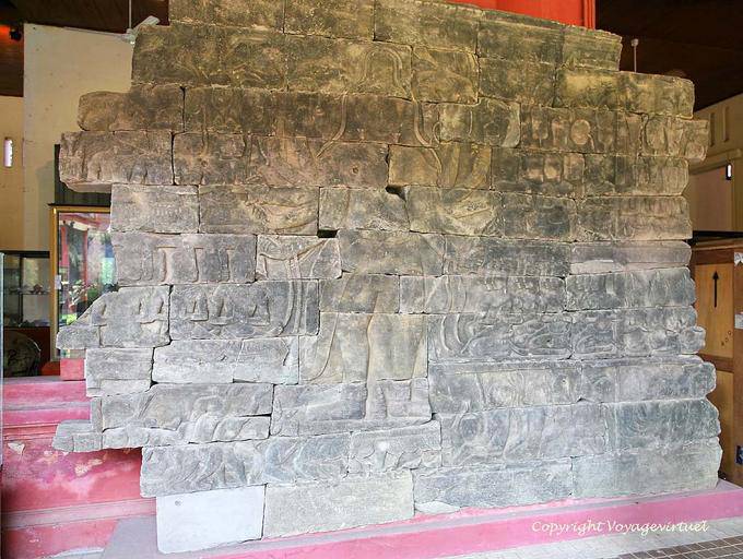 Bas-relief Bayon style of the XII century Banteay Chhmar, Museum Phnom Penh - Cambodia