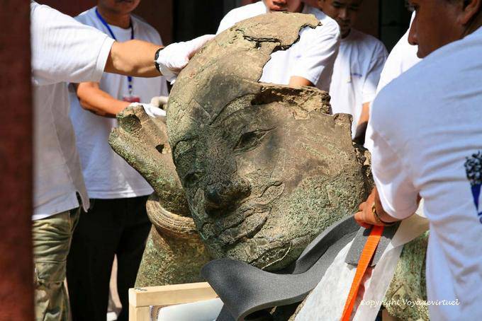 Unpacking the sculpture workshop conservators from the National Museum, Phnom Penh - Cambodia