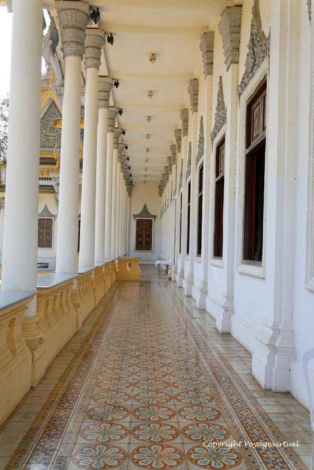 Gallery and columns of the Royal Palace, Phnom Penh - Cambodia