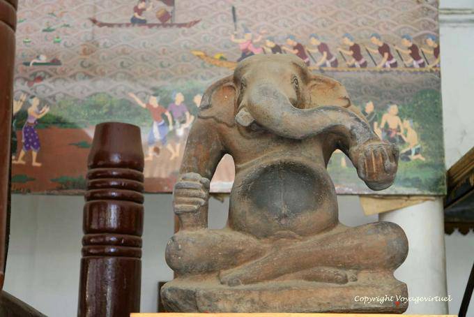 Ganesh sitting with bowl and radish, Wat Preah Keo, Phnom Penh - Cambodia
