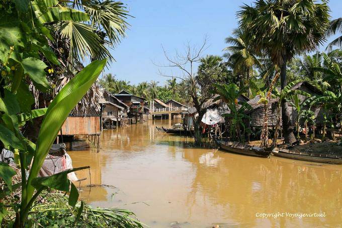 Along the Siem Reap river - Cambodia