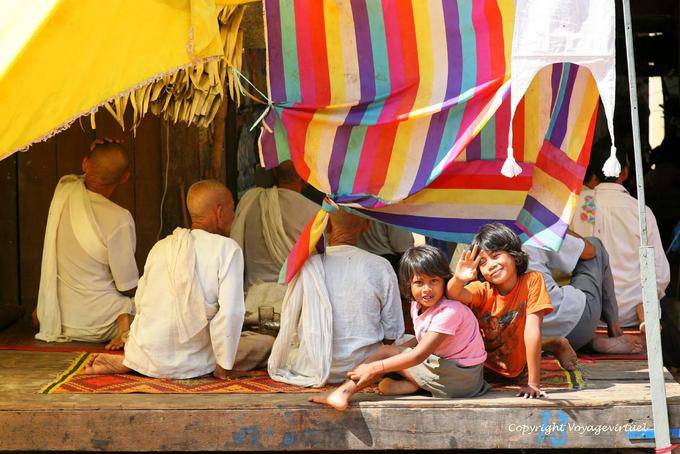 Nuns, children and colors, Siem Reap - Cambodia