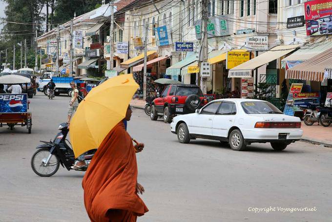 Monk passage, Siem Reap - Cambodia