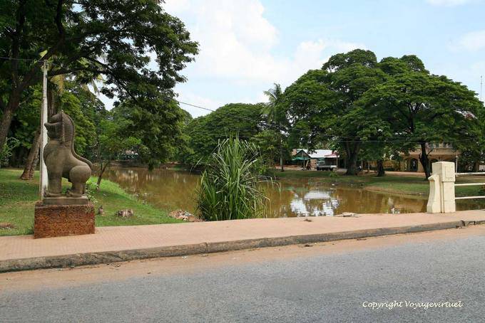 Statue in front of the bridge, Hospital Street, Siem Reap - Cambodia