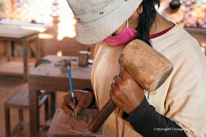 Before drawing sculpture, artisan Siem Reap - Cambodia