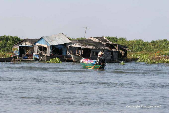 Microwave floating village on Tonle Sap Lake - Cambodia