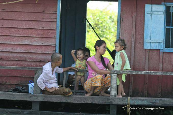 Family life on the Tonle Sap - Cambodia