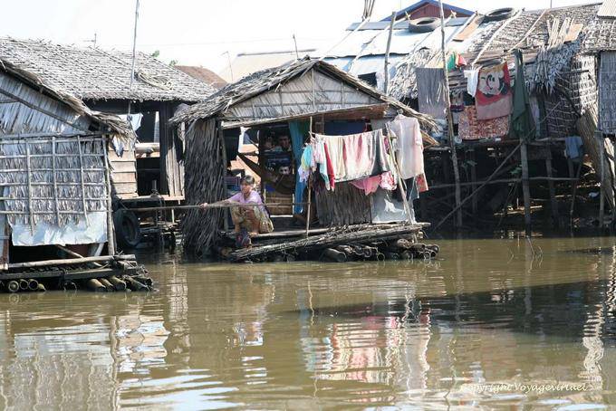 Rest after washing, Tonle Sap - Cambodia