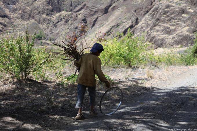 Fogo, Chã das Caldeiras, Kids Games - Cape Verde