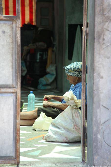 Fogo, Chã das Caldeiras, returning from the fields - Cape Verde