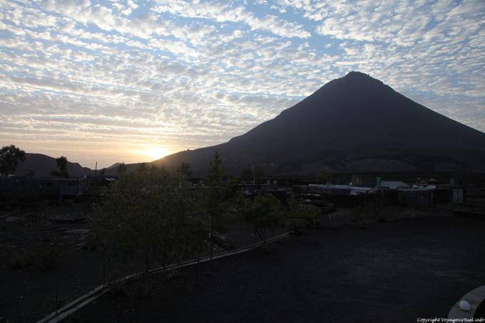 Fogo, sunrise, pico Chã das Caldeiras - Cape Verde