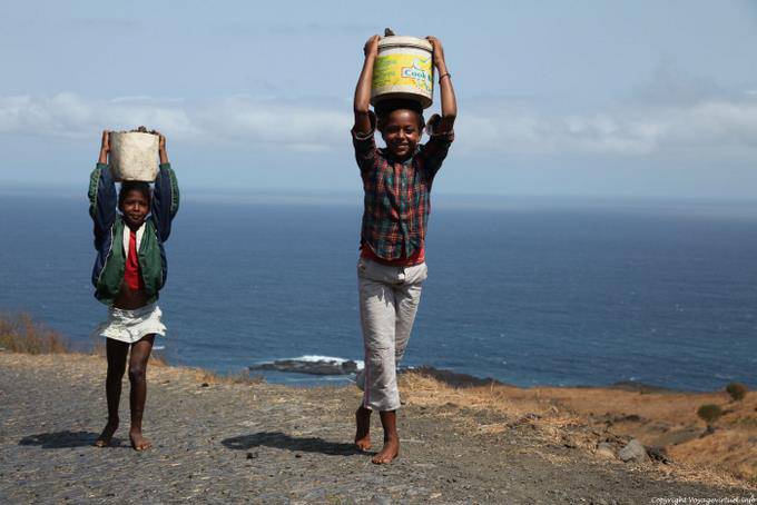 Fogo, Sao Jorge, carrying stones - Cape Verde