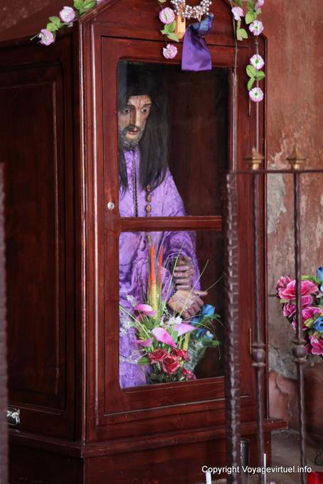 Santiago, Cidade Velha Igreja NS do Rosario Jesus locked - Cape Verde