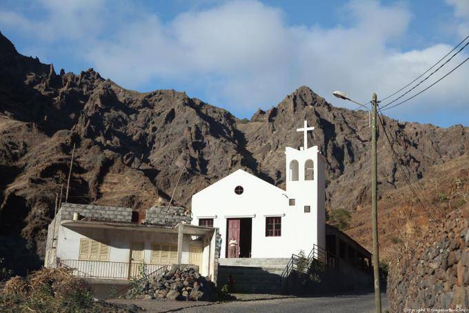 Santo Antão, boca Ambas Caibros, postmodern church - Cape Verde