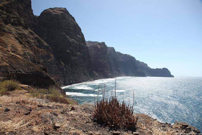 Santo Antão, Cruzinhas Garca, cliffs across - Cape Verde