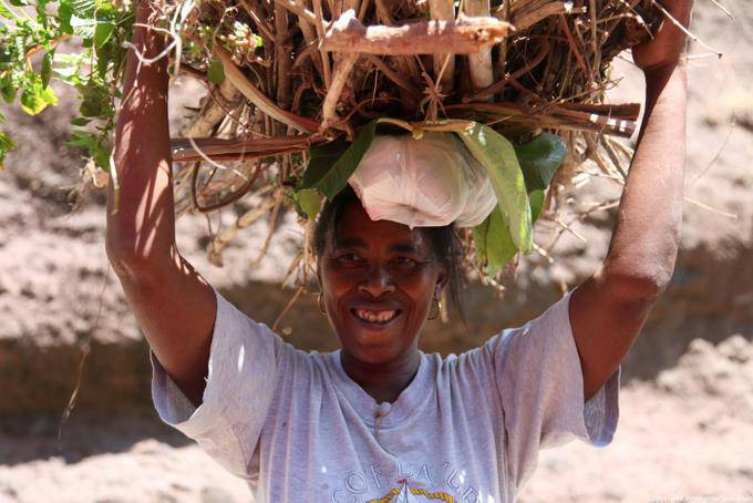 Santo Antão, Lombo Pico Xoxo Port with smile - Cape Verde