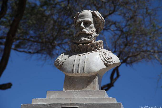 São Vicente, praca Amilcar Cabral, Mindelo, another bust - Cape Verde