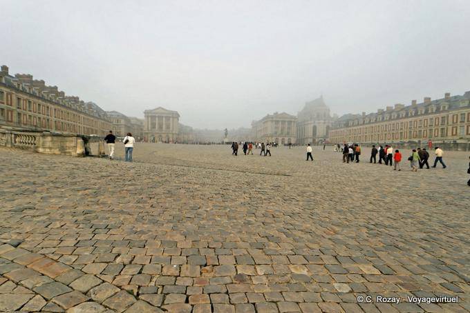 Place d'Armes in the morning, Versailles