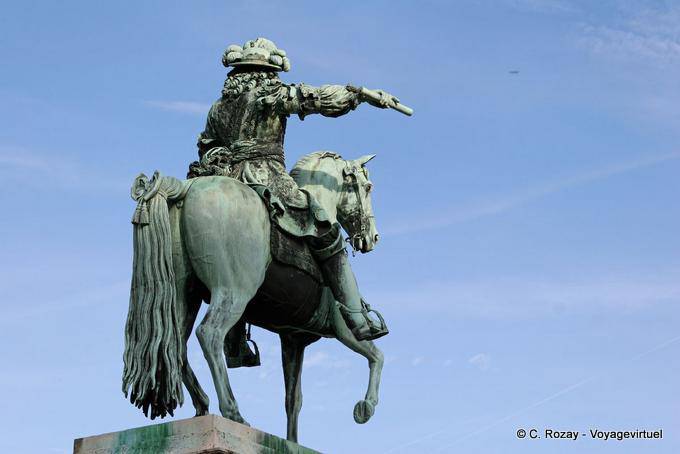 Statue in the courtyard of Versailles